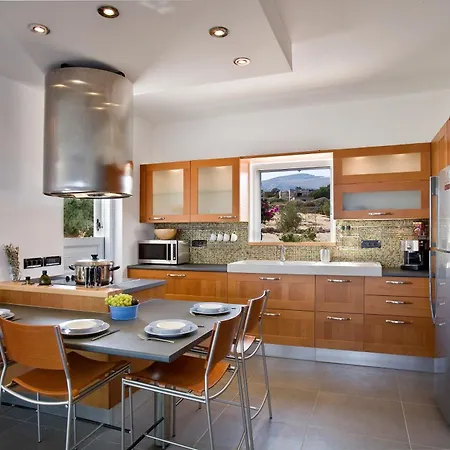 Willa Beachfront Ariadne *