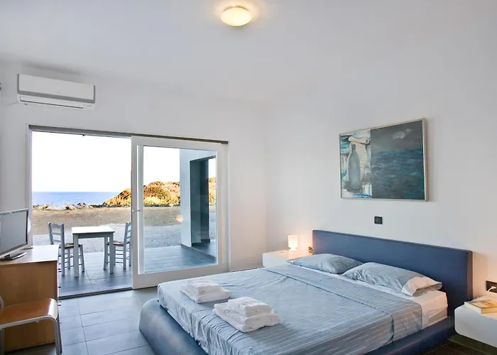 Beachfront Ariadne Willa